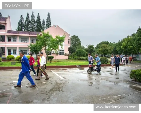 跨越时光的传奇 再踏赛道李彤故地重游忆往昔
